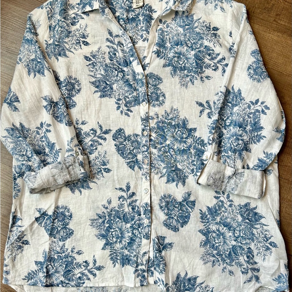 Rachel Zoe Blue and White Notched Collar Button Down Shirt
